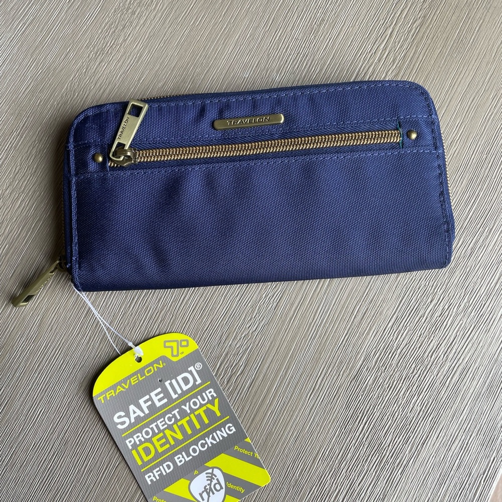 💙 RFID Blocking TRAVELON Wristlet Wallet 💙